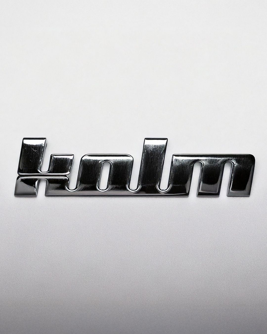 Kolm-Chrom-Emblem